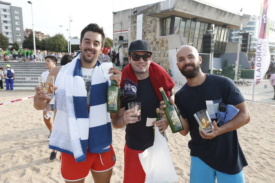 ¿Estuviste en el récord de escanciado simultáneo de 2017? ¡Búscate! (7)