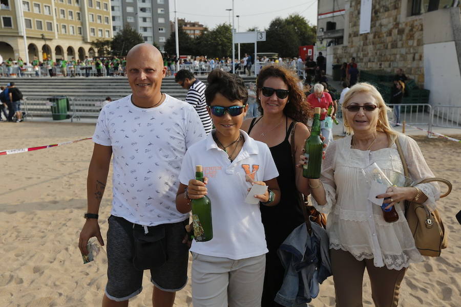 ¿Estuviste en el récord de escanciado simultáneo de 2017? ¡Búscate! (7)