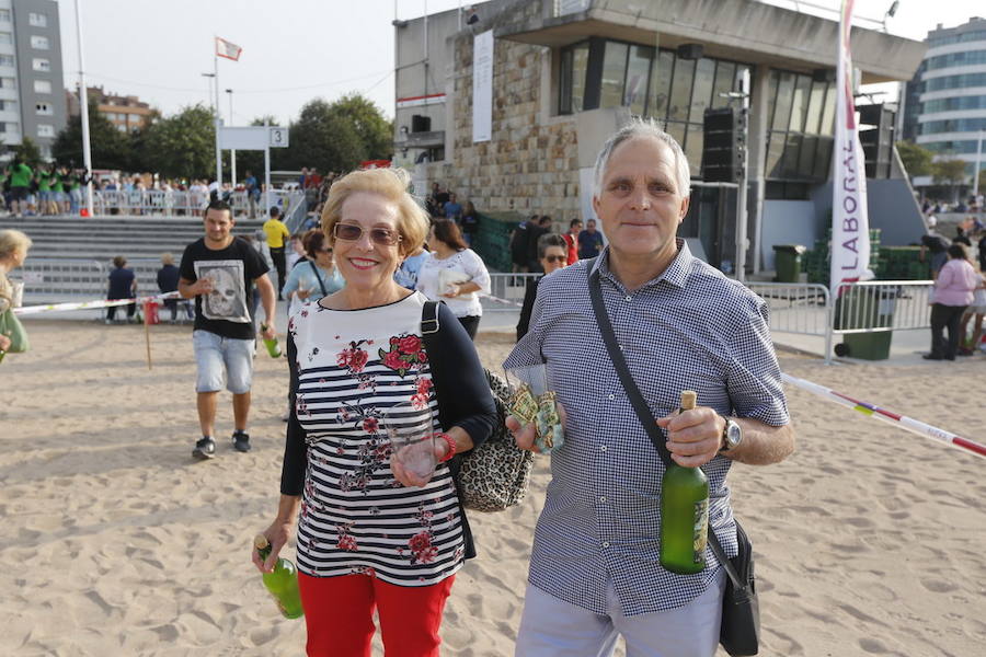 ¿Estuviste en el récord de escanciado simultáneo de 2017? ¡Búscate! (7)