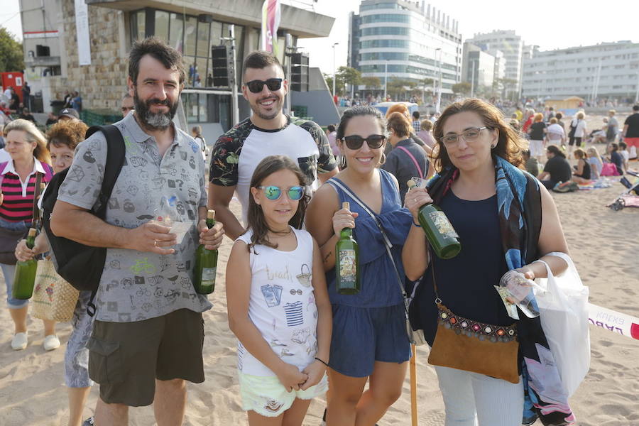 ¿Estuviste en el récord de escanciado simultáneo de 2017? ¡Búscate! (7)