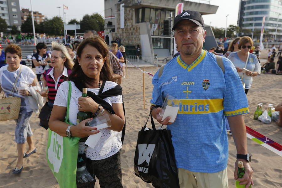 ¿Estuviste en el récord de escanciado simultáneo de 2017? ¡Búscate! (7)