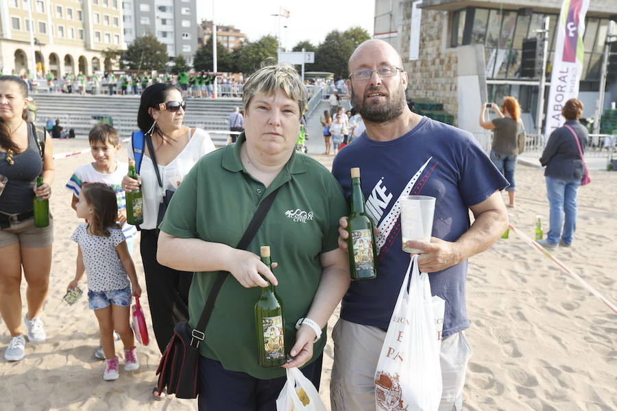 ¿Estuviste en el récord de escanciado simultáneo de 2017? ¡Búscate! (7)