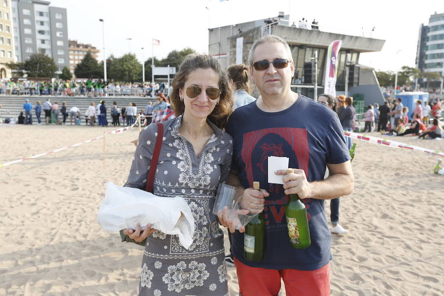 ¿Estuviste en el récord de escanciado simultáneo de 2017? ¡Búscate! (7)