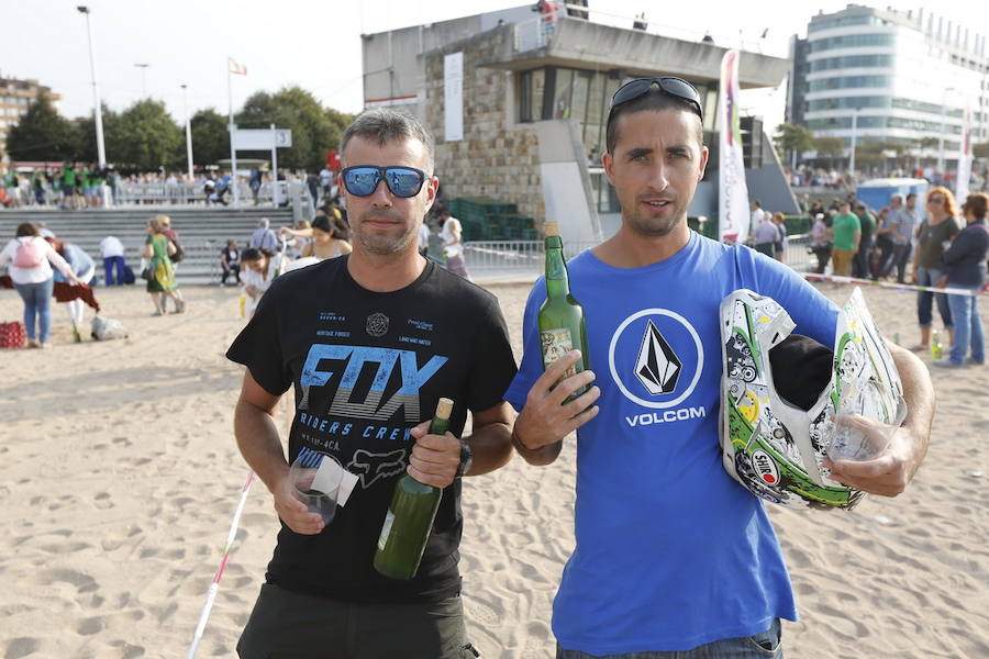 ¿Estuviste en el récord de escanciado simultáneo de 2017? ¡Búscate! (7)