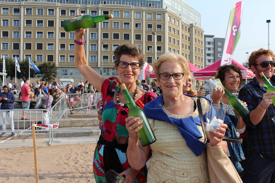 ¿Estuviste en el récord de escanciado simultáneo de 2017? ¡Búscate! (3)