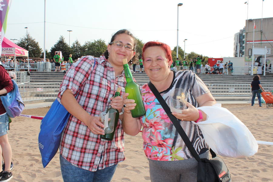 ¿Estuviste en el récord de escanciado simultáneo de 2017? ¡Búscate! (3)