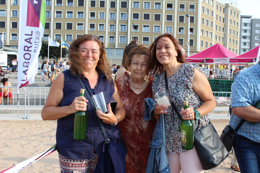 ¿Estuviste en el récord de escanciado simultáneo de 2017? ¡Búscate! (3)