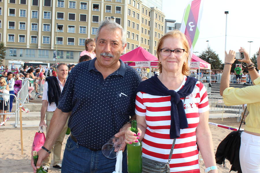 ¿Estuviste en el récord de escanciado simultáneo de 2017? ¡Búscate! (3)