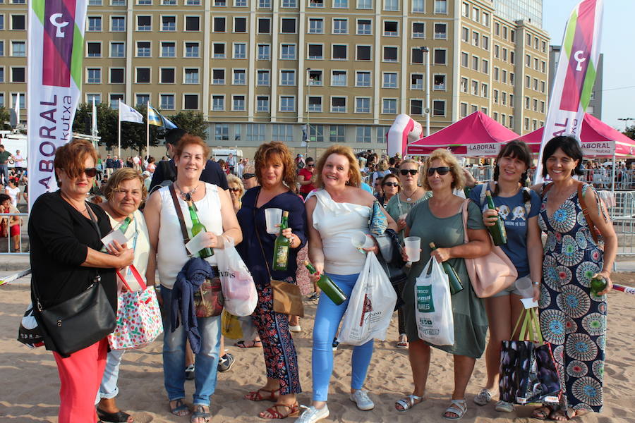 ¿Estuviste en el récord de escanciado simultáneo de 2017? ¡Búscate! (3)