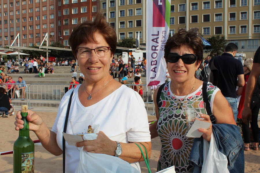 ¿Estuviste en el récord de escanciado simultáneo de 2017? ¡Búscate! (3)