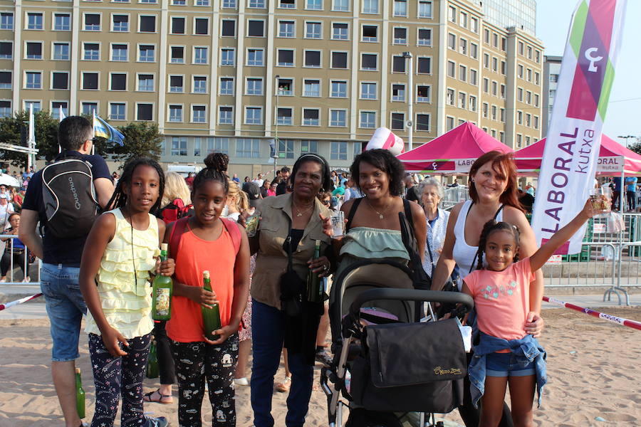 ¿Estuviste en el récord de escanciado simultáneo de 2017? ¡Búscate! (3)