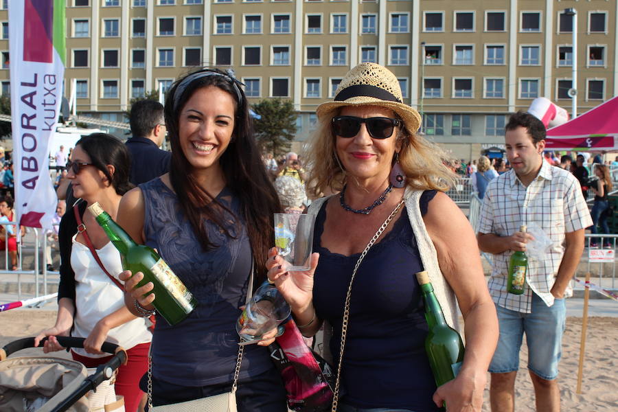 ¿Estuviste en el récord de escanciado simultáneo de 2017? ¡Búscate! (3)