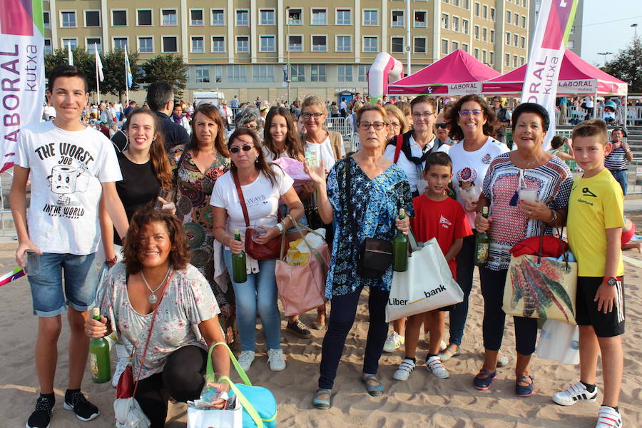 ¿Estuviste en el récord de escanciado simultáneo de 2017? ¡Búscate! (3)