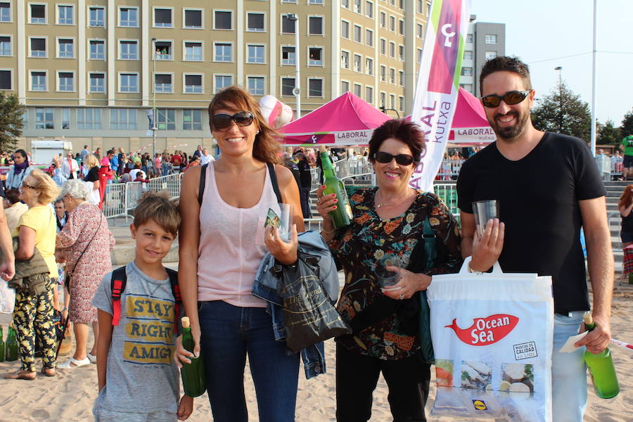 ¿Estuviste en el récord de escanciado simultáneo de 2017? ¡Búscate! (3)