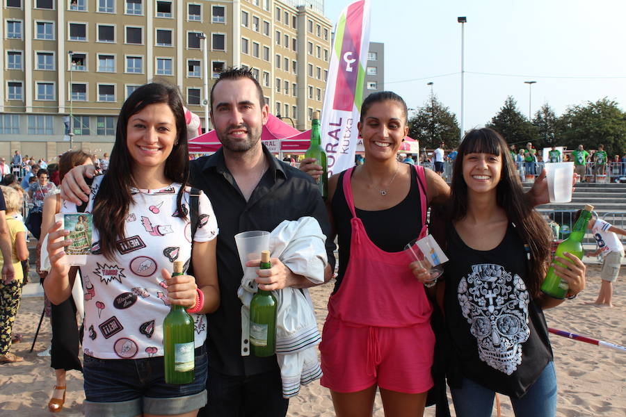 ¿Estuviste en el récord de escanciado simultáneo de 2017? ¡Búscate! (3)