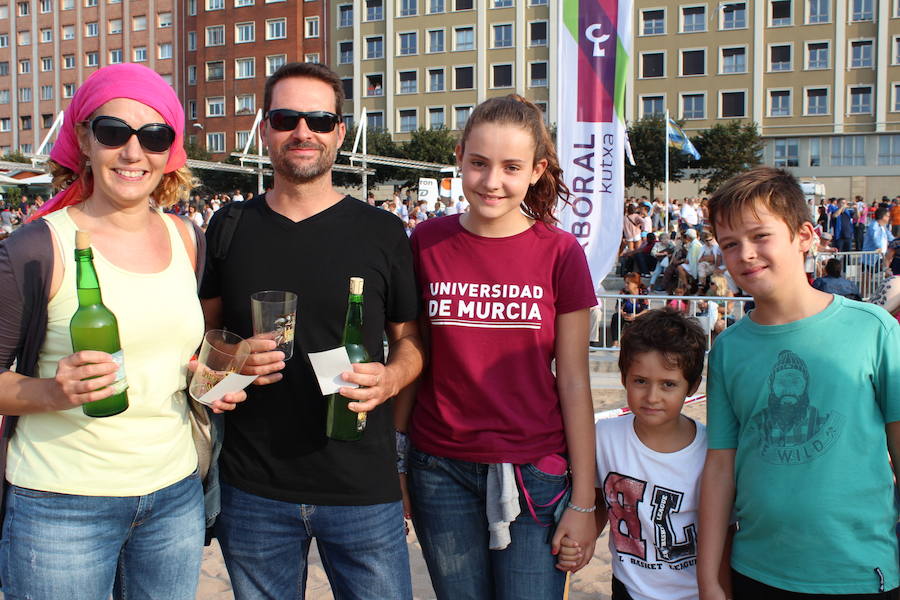 ¿Estuviste en el récord de escanciado simultáneo de 2017? ¡Búscate! (3)