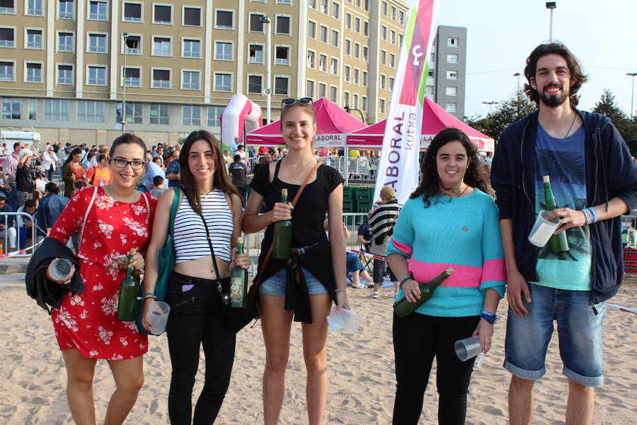 ¿Estuviste en el récord de escanciado simultáneo de 2017? ¡Búscate! (3)