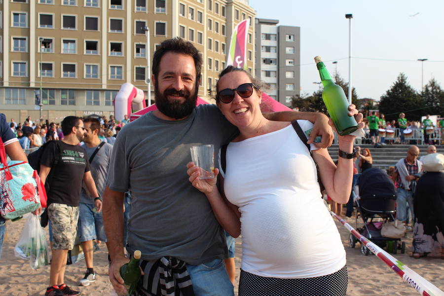 ¿Estuviste en el récord de escanciado simultáneo de 2017? ¡Búscate! (3)