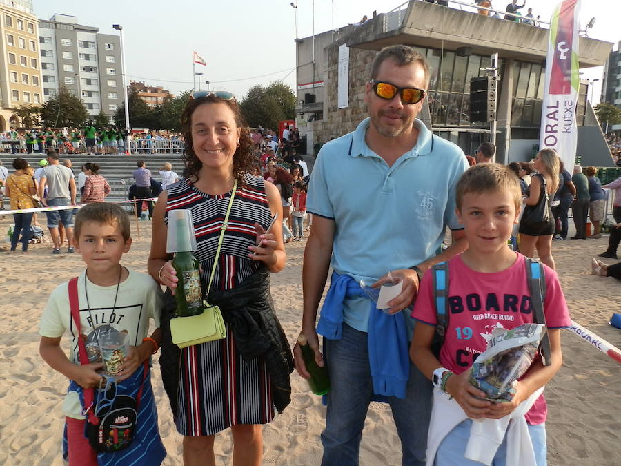 ¿Estuviste en el récord de escanciado simultáneo de 2017? ¡Búscate! (1)