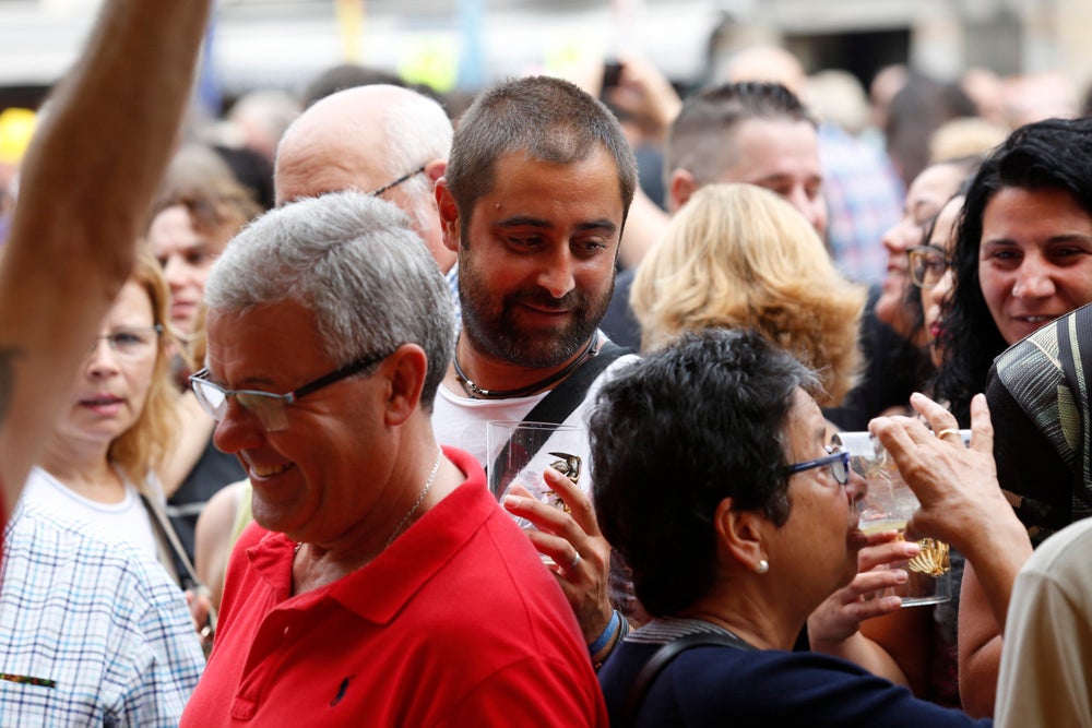 La Fiesta de la Sidra Natural se despide hasta el año que viene despachando cientos de botellas, premiando a los mejores llagareros