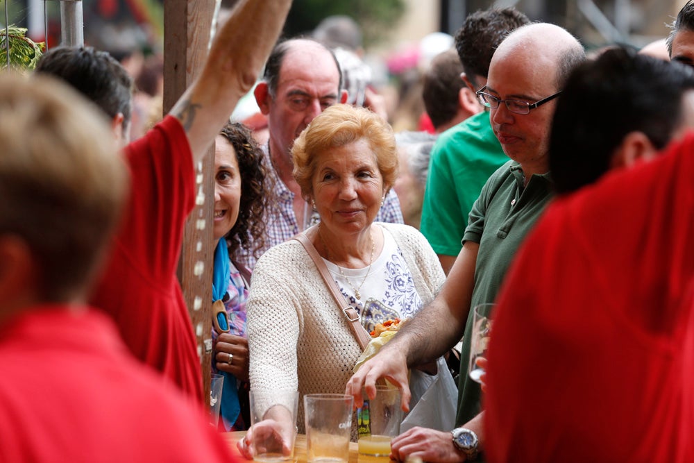La Fiesta de la Sidra Natural se despide hasta el año que viene despachando cientos de botellas, premiando a los mejores llagareros