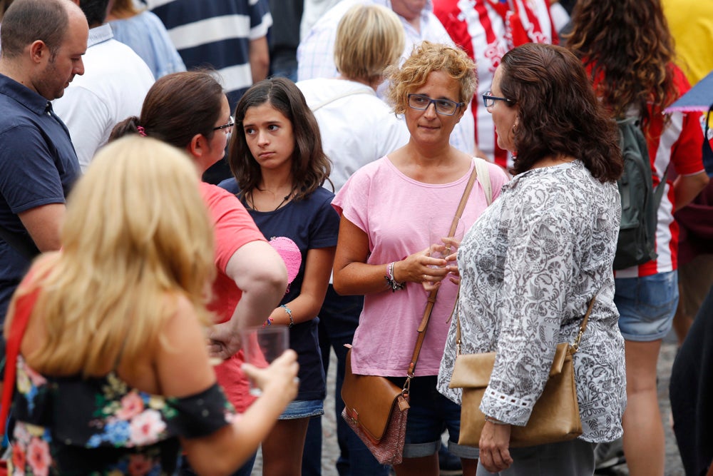 La Fiesta de la Sidra Natural se despide hasta el año que viene despachando cientos de botellas, premiando a los mejores llagareros