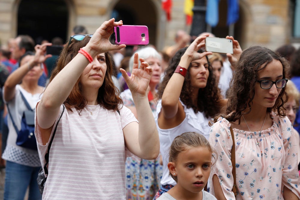 La Fiesta de la Sidra Natural se despide hasta el año que viene despachando cientos de botellas, premiando a los mejores llagareros
