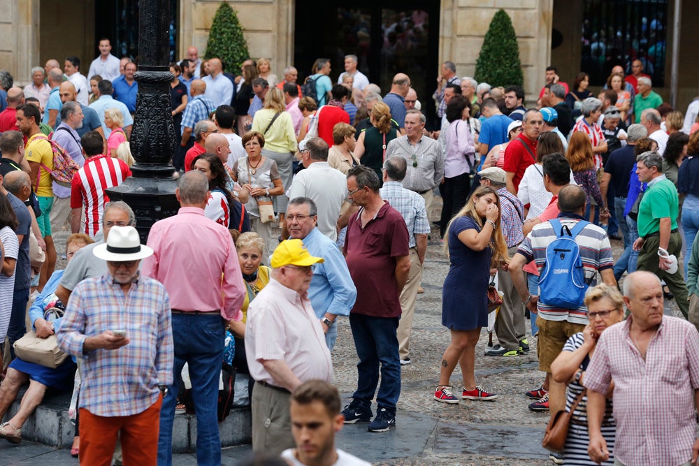 La Fiesta de la Sidra Natural se despide hasta el año que viene despachando cientos de botellas, premiando a los mejores llagareros