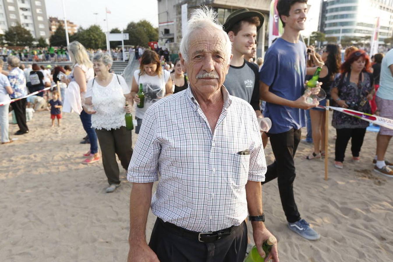 ¿Estuviste en el récord de escanciado simultáneo de 2017? ¡Búscate! (9)