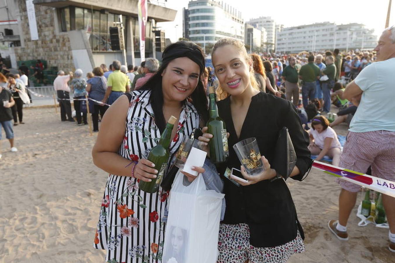 ¿Estuviste en el récord de escanciado simultáneo de 2017? ¡Búscate! (9)