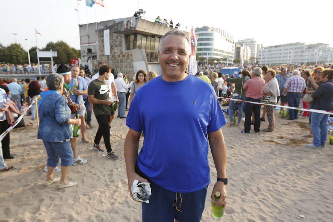 ¿Estuviste en el récord de escanciado simultáneo de 2017? ¡Búscate! (9)