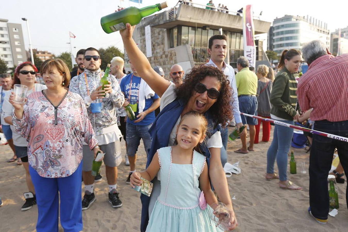 ¿Estuviste en el récord de escanciado simultáneo de 2017? ¡Búscate! (9)