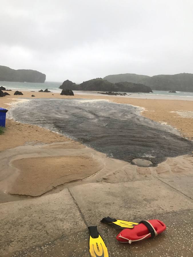 Las fuertes lluvias provocan inundaciones en Llanes