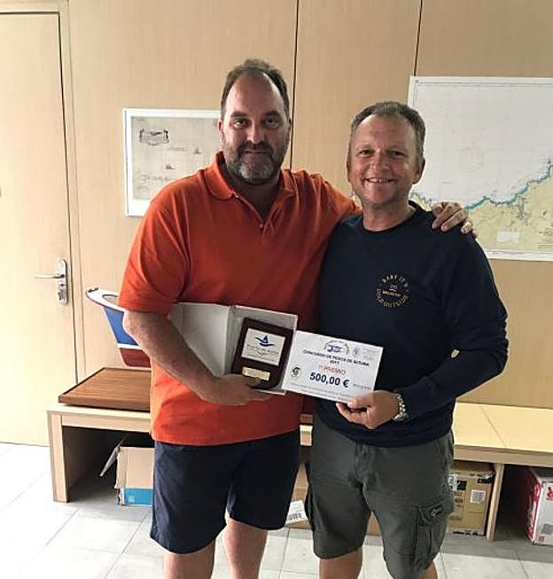 Mario Bada, presidente del club, y Herrera. 