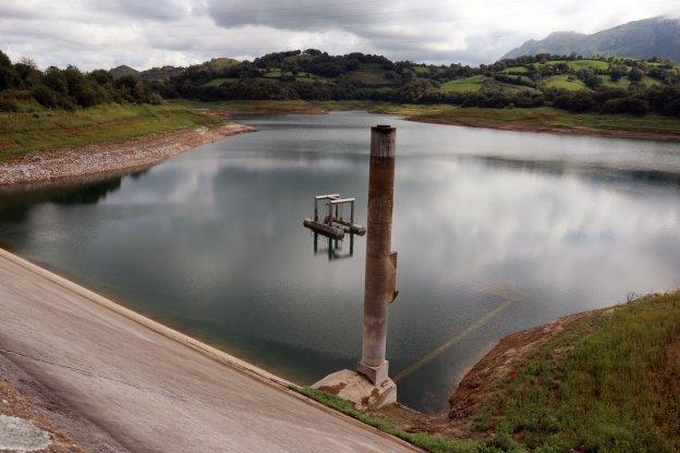 El embalse de los Alfilorios surte de agua a Oviedo y se encuentra al 29,19% de su capacidad. 