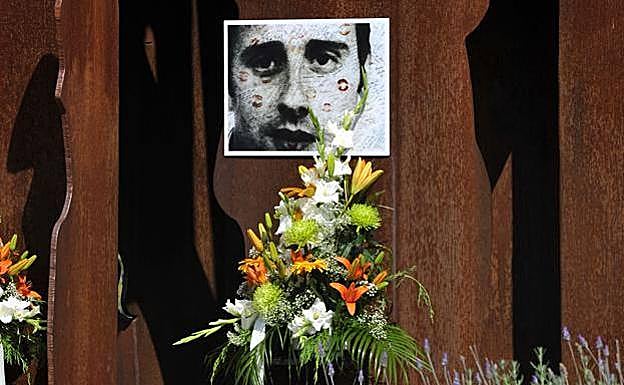 Casi la mitad de los universitarios vascos no sabe quién era Miguel Ángel Blanco