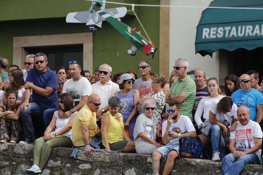 Miles de personas abarrotan el Puerto Deportivo para disfrutar de la competición