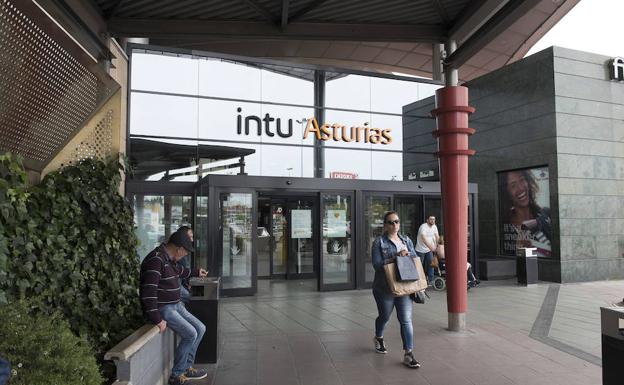 Un guardia civil fuera de servicio propicia la detención de dos ladrones en Intu Asturias