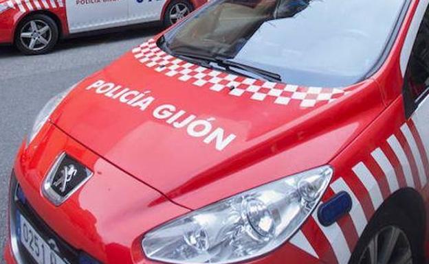 Detenida una mujer ebria por dejar a sus dos hijos solos en su piso en El Coto, en Gijón