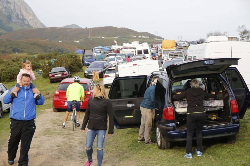 Los aficionados ya acampan en L&#039;Angliru