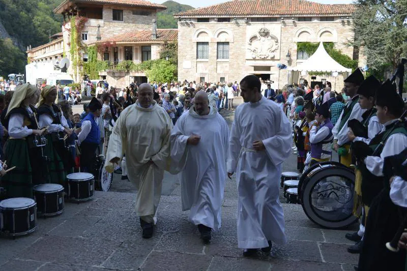 Asturias rinde honores a la Santina