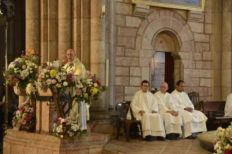 Asturias rinde honores a la Santina