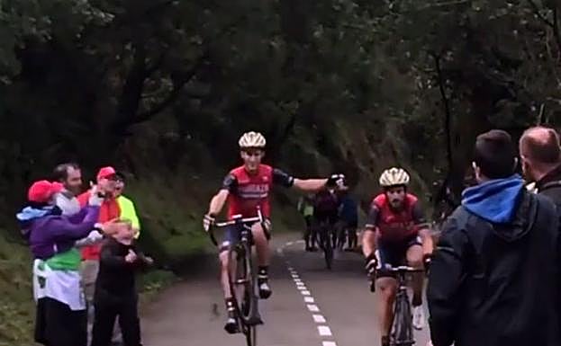 Iván Cortina celebra su primera Vuelta en L'Angliru