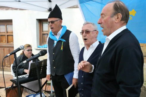 Arsenio Fernández-Nespral, Roberto González y Luis Estrada acturaron durante el pregón de Grátila. 