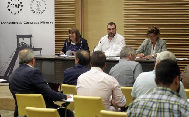 Adrián Barbón, durante su intervención.