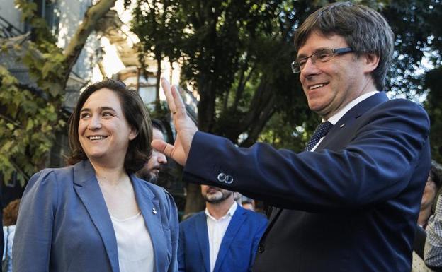 Ada Colau y Carles Puigdemont.