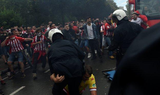 Incidentes del sábado entre hinchas radicales del Sporting y agentes de la Policía Nacional. 