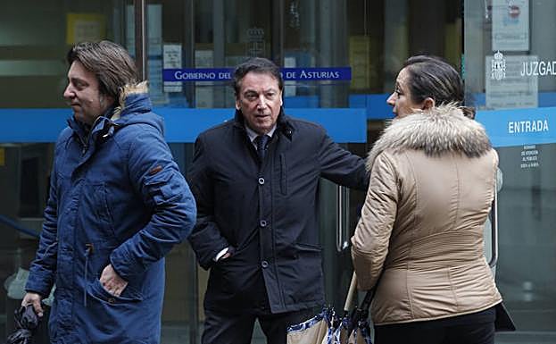 Cachero, ante los juzgados de Oviedo.