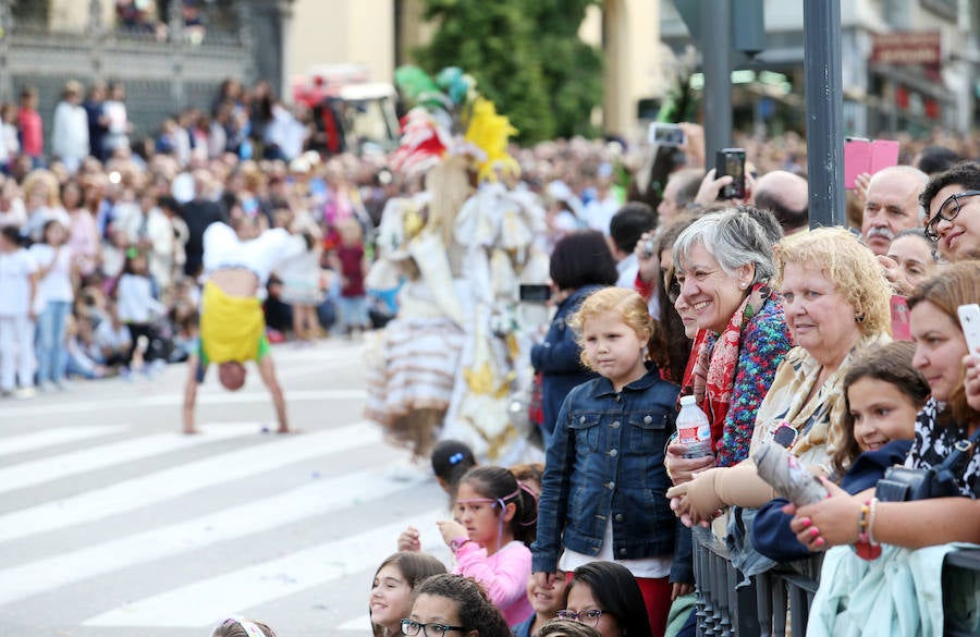 ¿Estuviste en el Desfile del Día de América en Asturias? ¡Búscate!