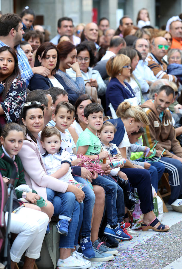¿Estuviste en el Desfile del Día de América en Asturias? ¡Búscate!